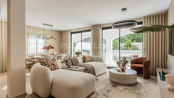Adosado de lujo en venta en San Pedro Playa Marbella, vivienda junto a la playa con piscina privada cerca del mar