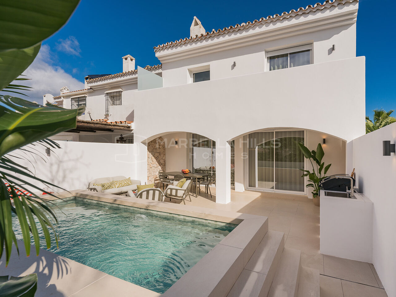 Maison de ville de luxe à vendre à San Pedro Playa Marbella, maison en bord de mer avec piscine privée proche de la plage