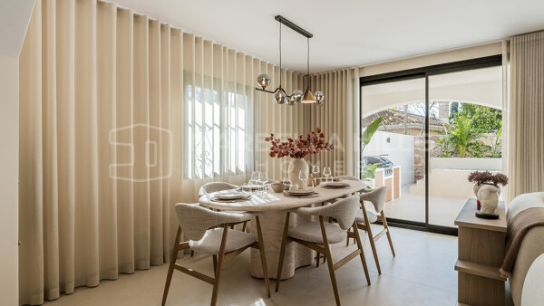 Adosado de lujo en venta en San Pedro Playa Marbella, vivienda junto a la playa con piscina privada cerca del mar