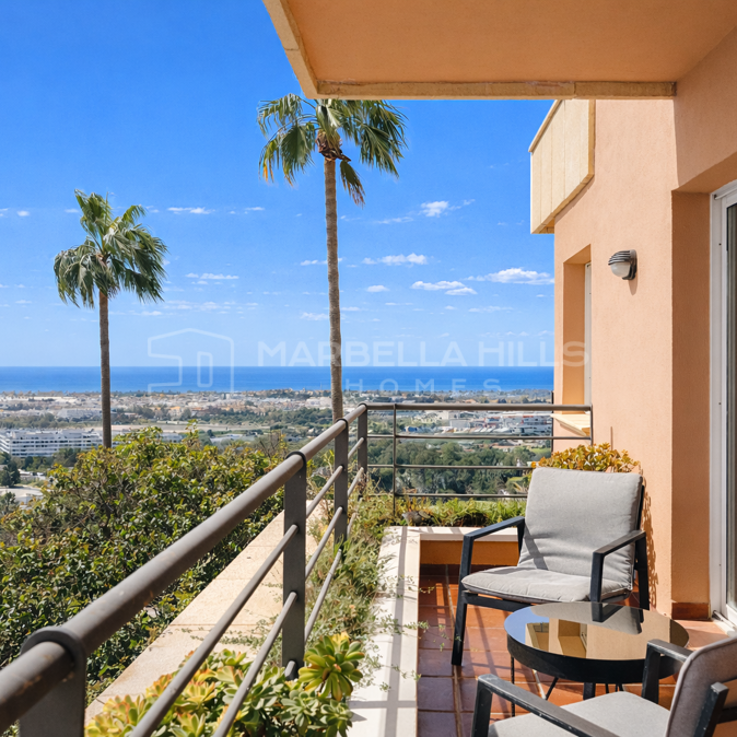 Luxury Apartment for Sale in Magna Marbella Nueva Andalucía, Frontline Golf Apartment with Sea Views Near Puerto Banús