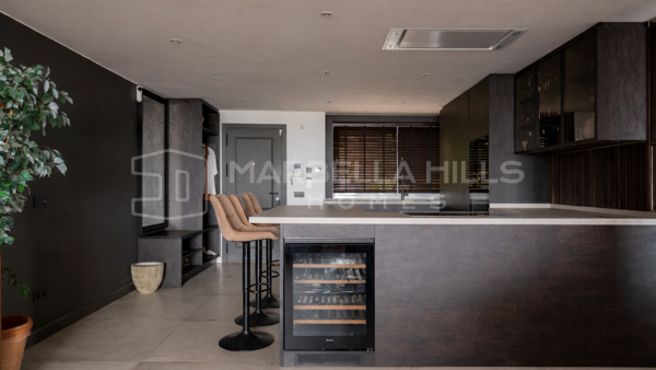 Appartement de luxe à vendre à Magna Marbella Nueva Andalucía, appartement en première ligne de golf avec vue mer proche de Puerto Banús