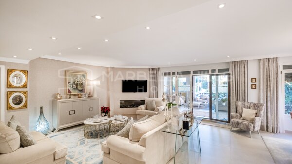 Luxury Ground Floor Apartment for Sale in Bahía de Banús Marbella, Beachside Apartment with Private Garden Near Puerto Banús