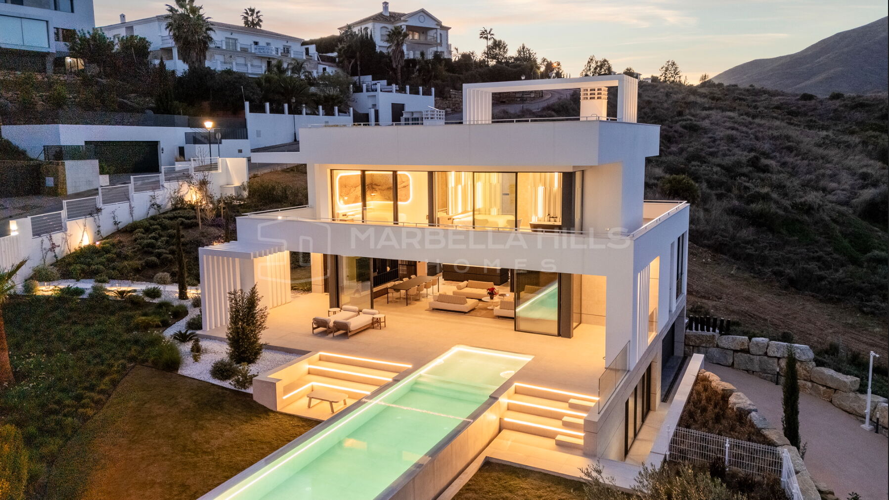 Villa de luxe à vendre à La Cala Golf Resort Mijas Costa, villa moderne en golf avec vues panoramiques et rooftop