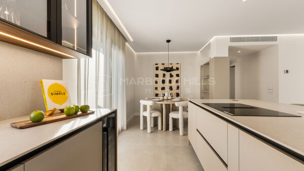 Luxury Renovated Apartment for Sale in Jardines de Andalucía Nueva Andalucía, Sea View Apartment Near Puerto Banús