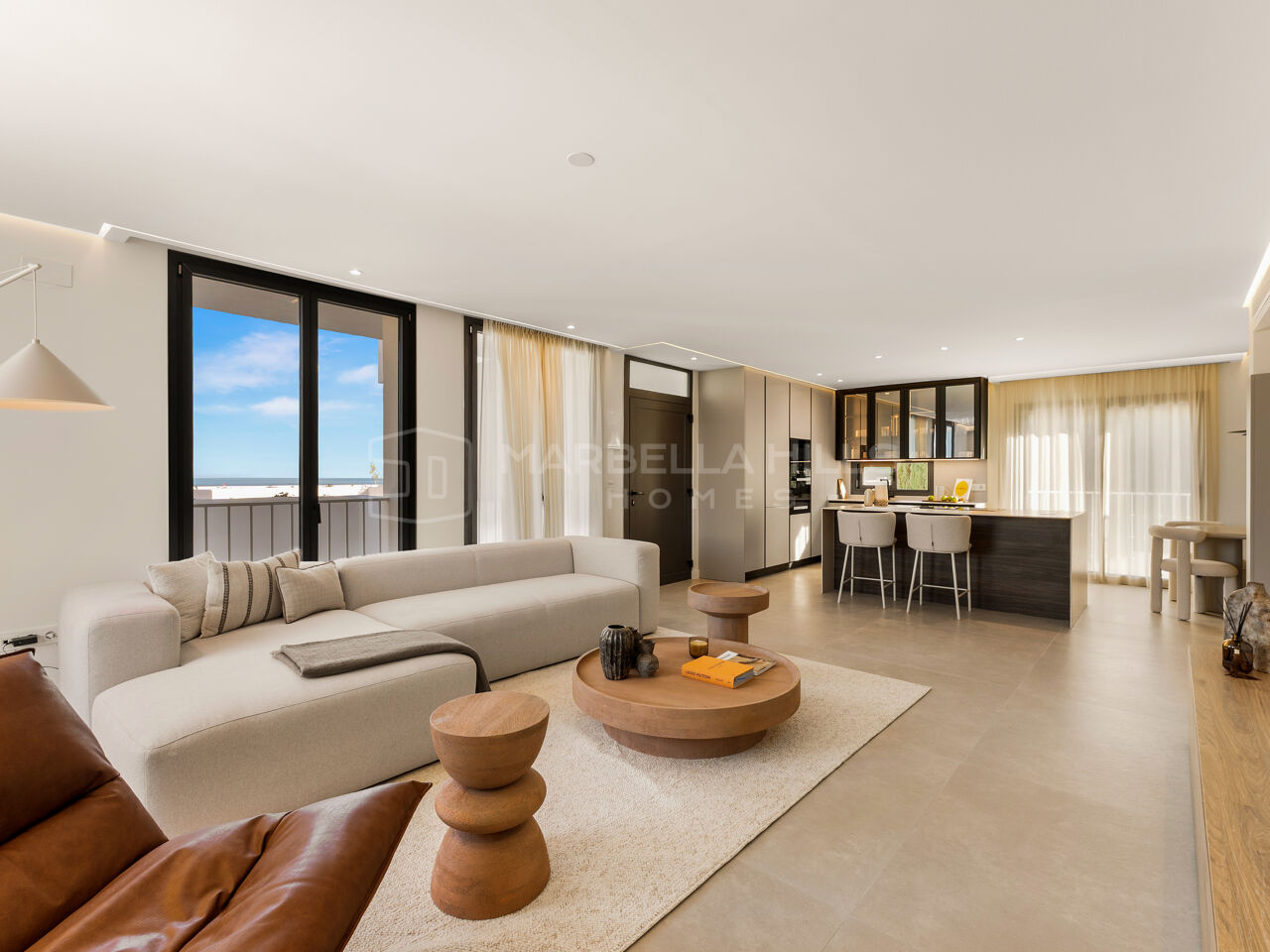 Apartamento de lujo reformado en venta en Jardines de Andalucía Nueva Andalucía, apartamento con vistas al mar cerca de Puerto Banús