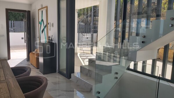 Villa contemporánea en venta en Valle Romano Estepona, villa moderna en golf con vistas al mar