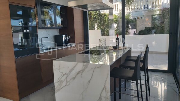 Villa contemporánea en venta en Valle Romano Estepona, villa moderna en golf con vistas al mar