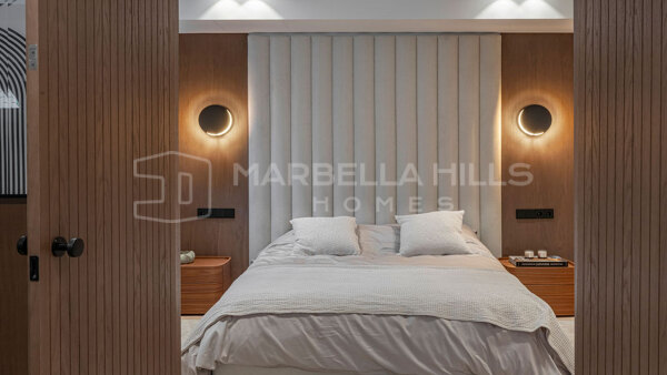 Villa de lujo en venta en Marbesa Marbella Este, villa moderna a pie de playa con vistas al mar