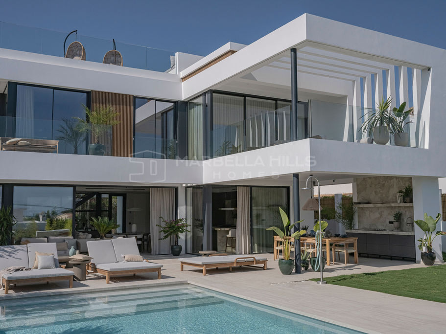 Villa de luxe à vendre à Marbesa Marbella Est, villa moderne proche de la plage avec vue mer