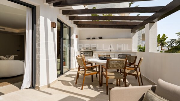 Luxury Apartment for Sale on Marbella Golden Mile – Fully Renovated in Gated Community