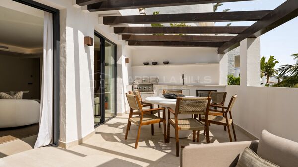 Luxury Apartment for Sale on Marbella Golden Mile – Fully Renovated in Gated Community