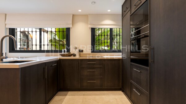 Luxury Apartment for Sale on Marbella Golden Mile – Fully Renovated in Gated Community