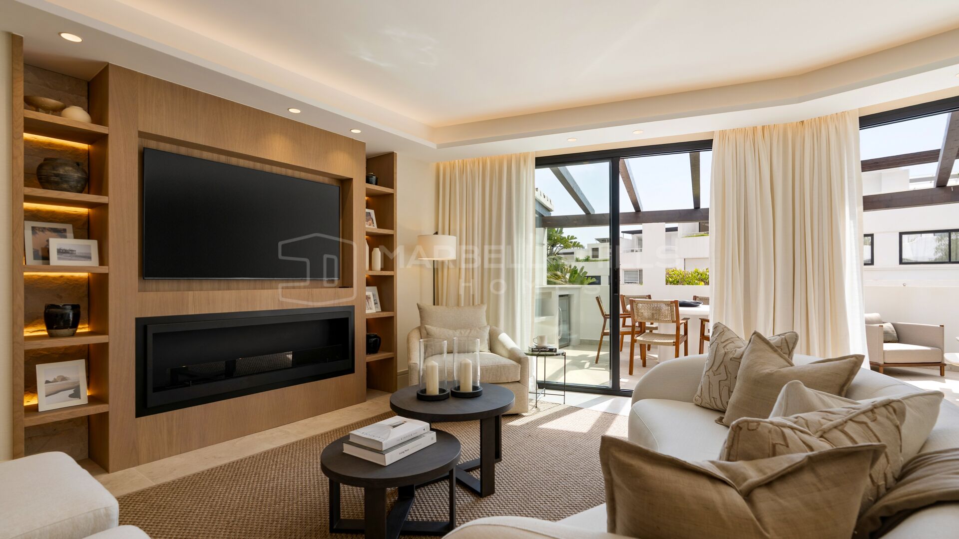 Luxury Apartment for Sale on Marbella Golden Mile – Fully Renovated in Gated Community