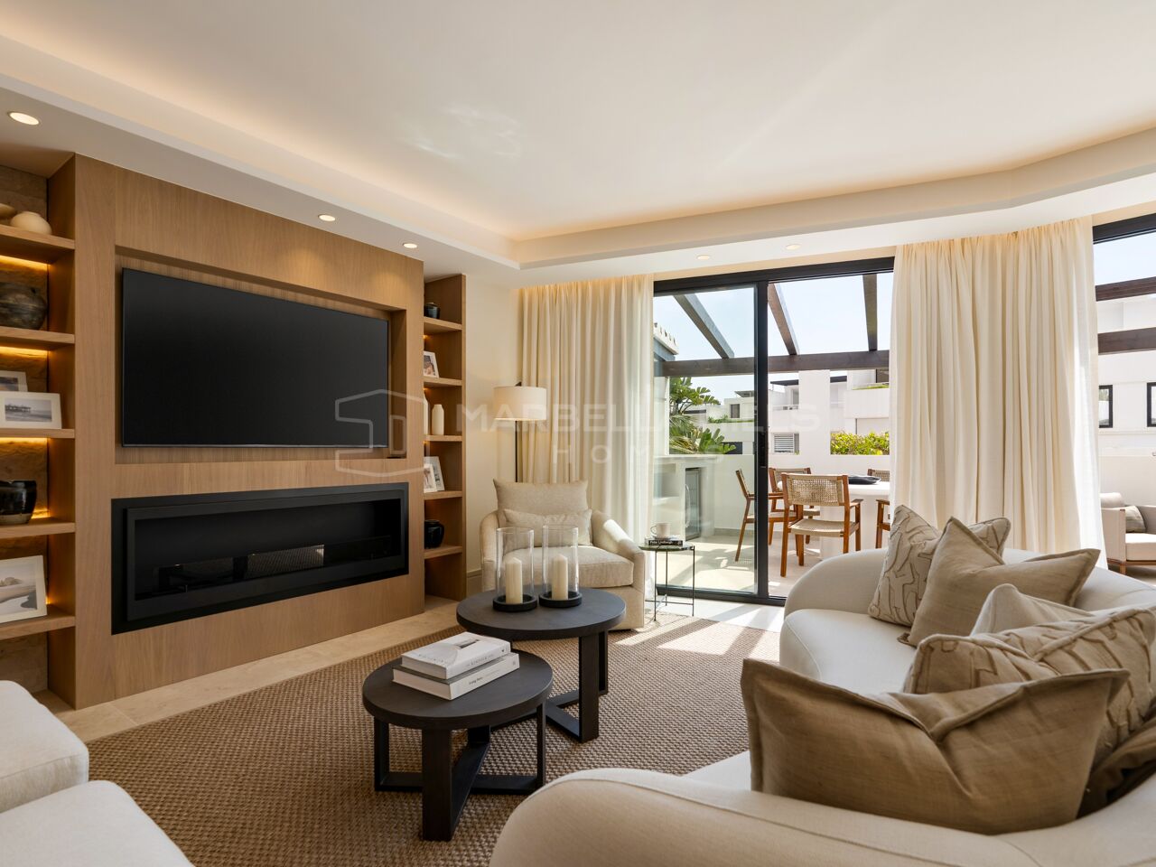 Apartamento de lujo en venta en la Milla de Oro de Marbella – completamente reformado en urbanización cerrada