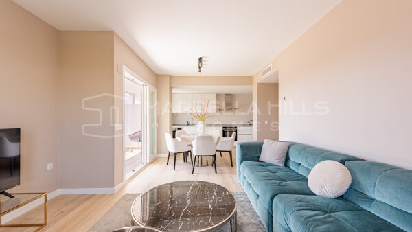 Appartement d’angle moderne neuf de 3 chambres avec vue sur la mer et la montagne à Nueva Andalucía, Marbella
