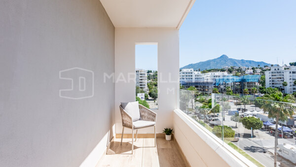 Appartement d’angle moderne neuf de 3 chambres avec vue sur la mer et la montagne à Nueva Andalucía, Marbella