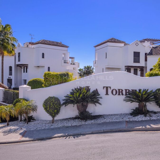 Ground Floor Apartment with Garden and Tourist Licence in Los Arqueros, Benahavís