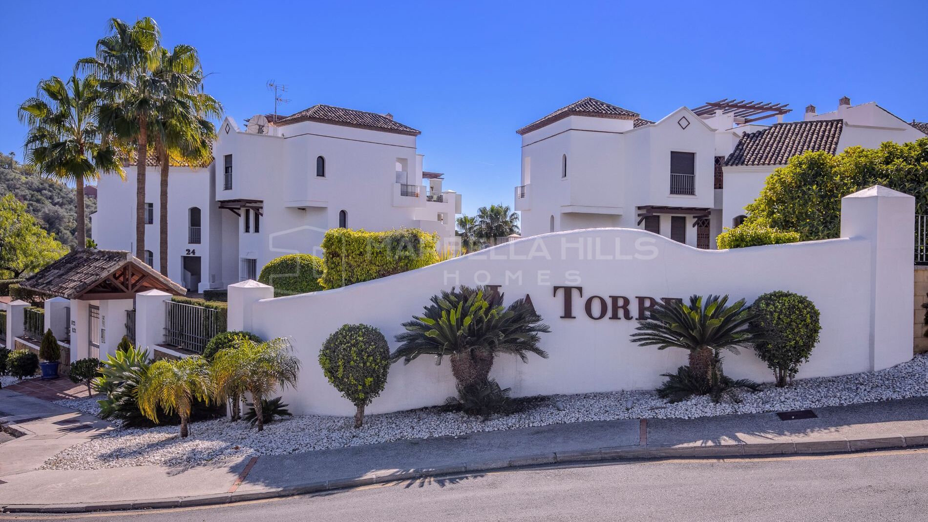 Ground Floor Apartment with Garden and Tourist Licence in Los Arqueros, Benahavís
