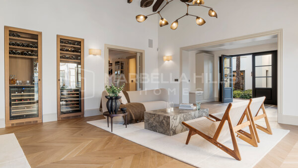 Villa de Lujo en Venta en Nueva Andalucía Marbella con Spa Gimnasio y Ubicación en el Valle del Golf
