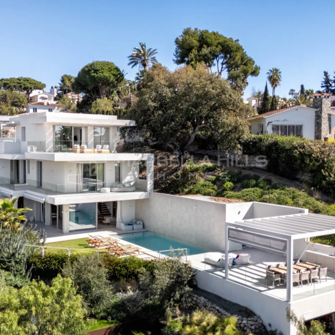 Luxury Modern Villa for Sale in Elviria, Marbella – Walking Distance to the Beach