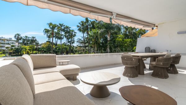 Appartement à Vendre à Nueva Andalucía | Los Granados Golf avec Grande Terrasse