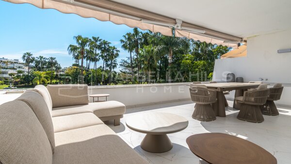 Apartamento en Venta en Nueva Andalucía | Los Granados Golf con Terraza Amplia