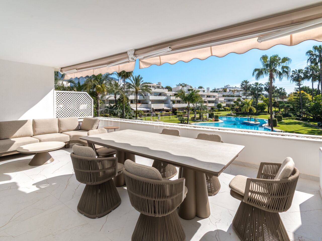 Appartement à Vendre à Nueva Andalucía | Los Granados Golf avec Grande Terrasse