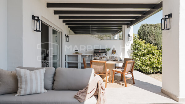 Apartamento de lujo en planta baja con jardín privado en La Quinta, Nueva Andalucía