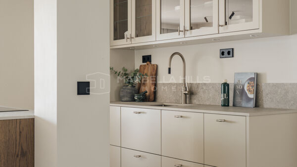 Luxury Ground Floor Apartment with Private Garden in La Quinta, Nueva Andalucía