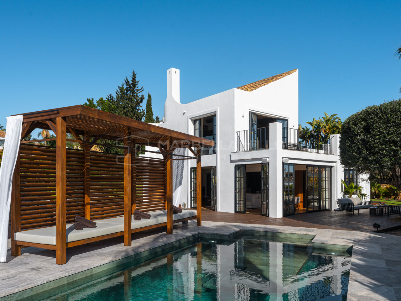 Villa de luxe à vendre à Marbella – Nueva Andalucía | 4 chambres, vues golf et mer