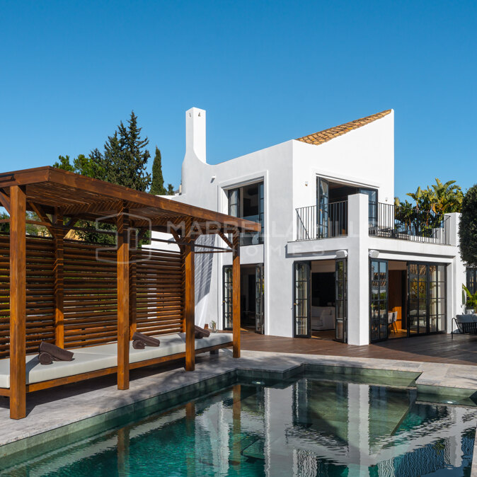 Luxury Villa for Sale in Marbella – Nueva Andalucía | 4 Bedrooms, Golf and Sea Views