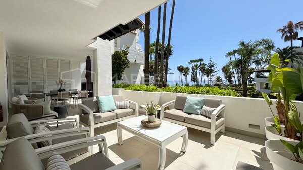Apartamento de Lujo en Primera Línea de Playa en Venta en Puente Romano – Milla de Oro de Marbella
