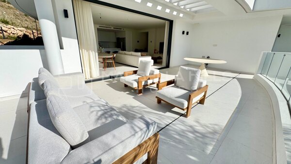 Apartamento de Lujo con Vistas Panorámicas al Mar en Venta en Palo Alto Ojén – Marbella