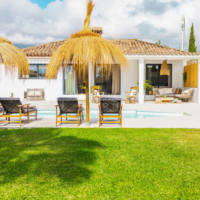Renovated Luxury Villa with Sea Views and Guest Apartment for Sale in Don Pedro, Estepona