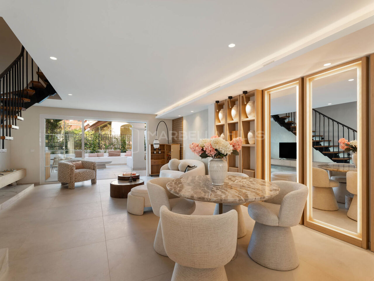 Maison de ville rénovée de 3 chambres à vendre à Las Lomas del Marbella Club, Golden Mile Marbella
