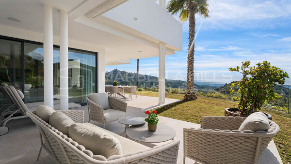 Luxus-Erdgeschosswohnung in Ecklage mit Panoramablick auf das Meer in Palo Alto, Ojén – Marbella