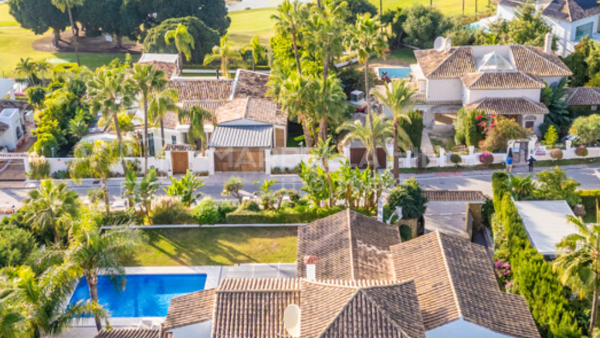 Frontline Golf Villa for Sale in Nueva Andalucía – Los Naranjos Golf Valley