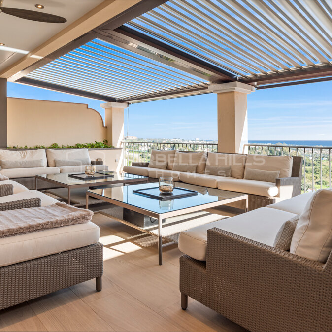 Penthouse de luxe de 4 chambres avec vues panoramiques sur la mer à Altos de los Almendros, Benahavís
