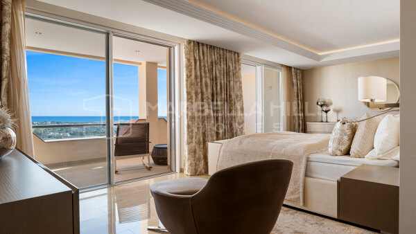 Penthouse de luxe de 4 chambres avec vues panoramiques sur la mer à Altos de los Almendros, Benahavís