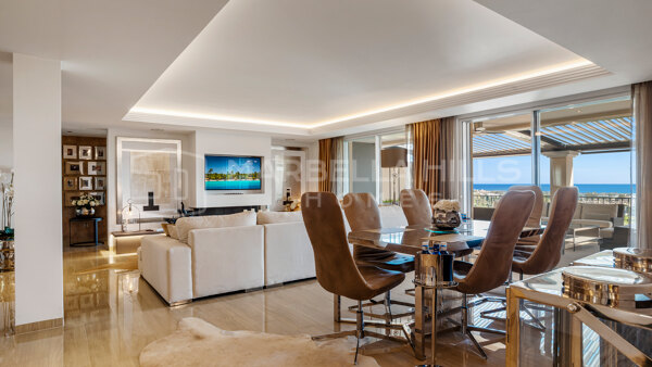 Penthouse de luxe de 4 chambres avec vues panoramiques sur la mer à Altos de los Almendros, Benahavís