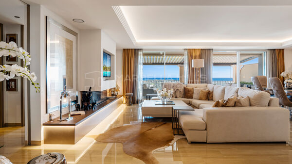 Penthouse de luxe de 4 chambres avec vues panoramiques sur la mer à Altos de los Almendros, Benahavís