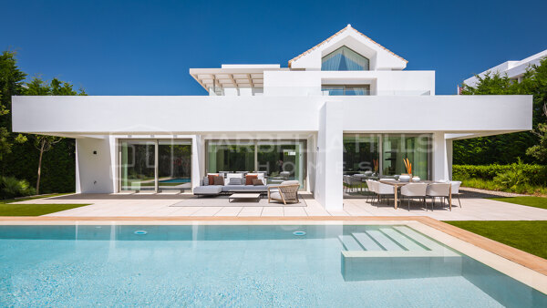Villa contemporaine de 5 chambres à vendre à El Paraíso - New Golden Mile, Estepona