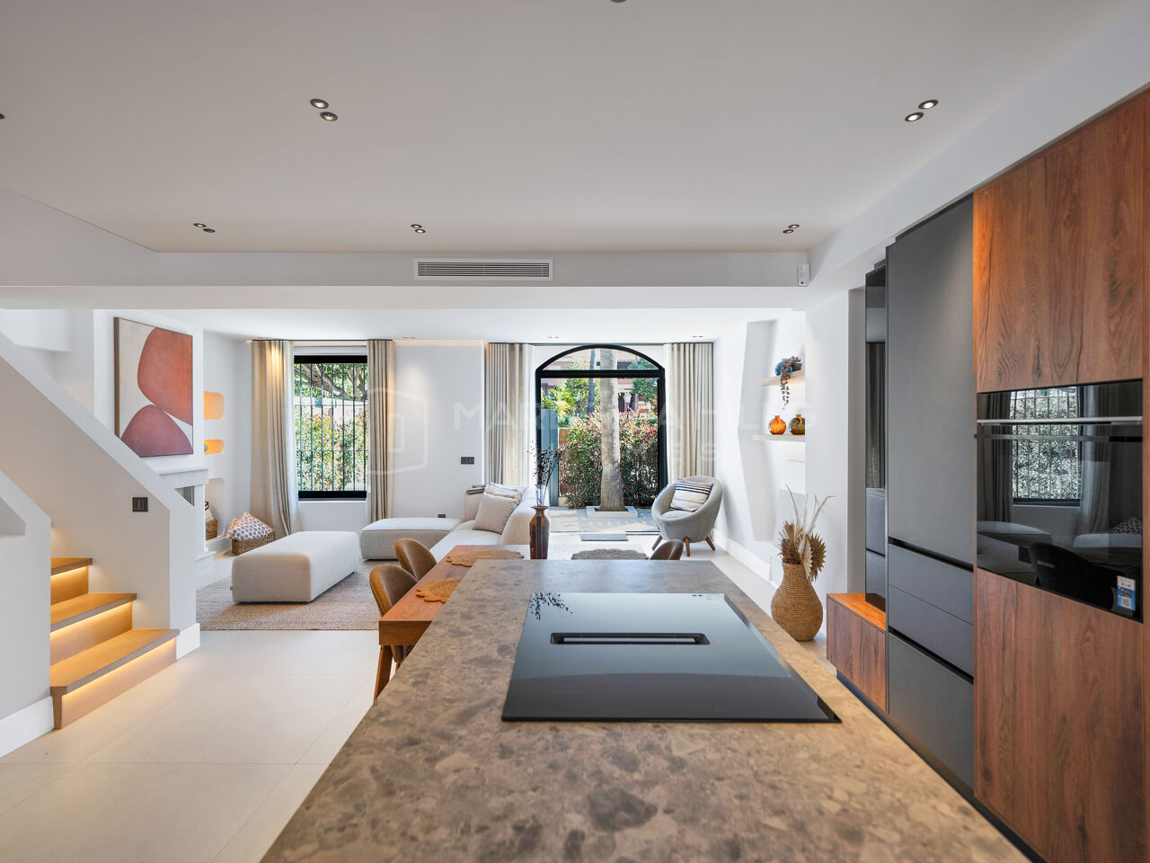 Luxury Beachside Townhouse for Sale in Puerto Banús, Marbella