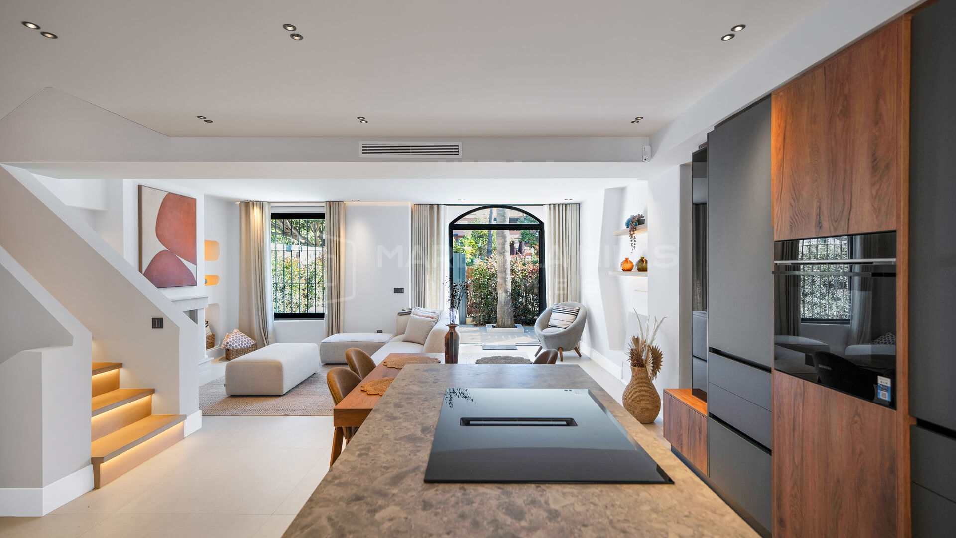 Maison de ville de luxe à vendre près de la plage à Puerto Banús, Marbella