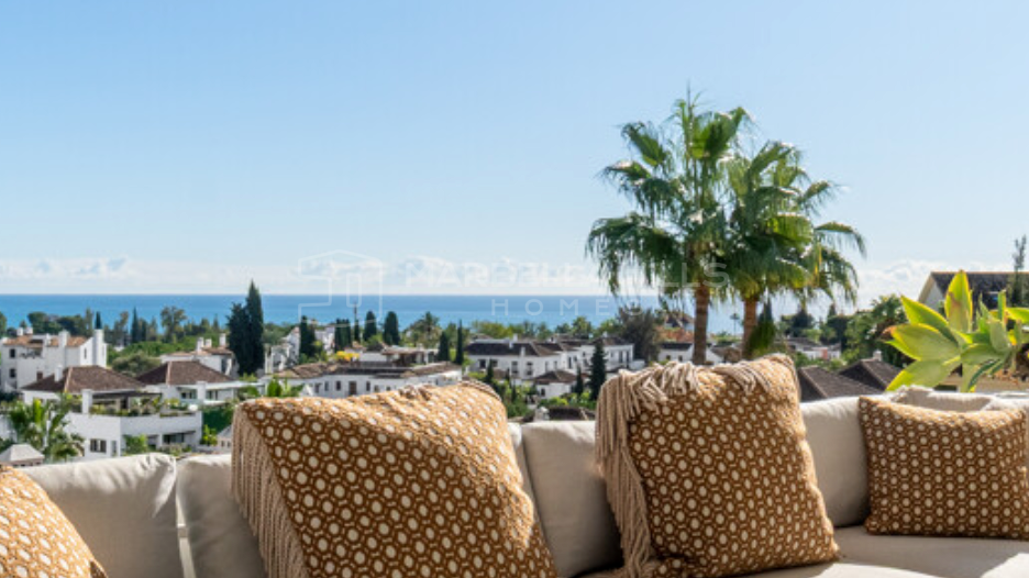 Ático dúplex de lujo con vistas panorámicas al mar en Monte Paraíso, Milla de Oro de Marbella