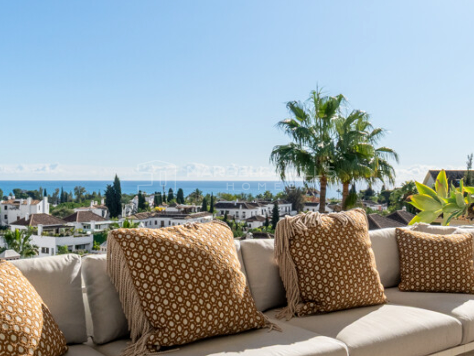 Luxuriöses Duplex-Penthouse mit Panoramablick auf das Meer in Monte Paraíso, Marbella Golden Mile
