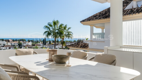 Ático dúplex de lujo con vistas panorámicas al mar en Monte Paraíso, Milla de Oro de Marbella