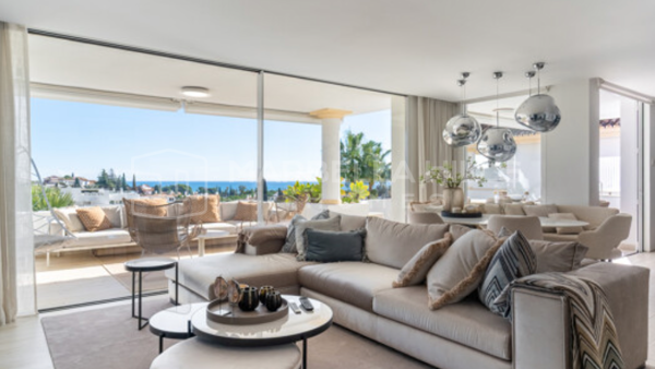 Ático dúplex de lujo con vistas panorámicas al mar en Monte Paraíso, Milla de Oro de Marbella