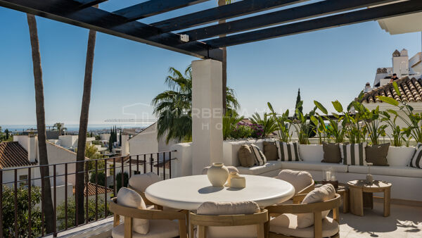 Ático dúplex de lujo en venta en Nueva Andalucía – Vistas panorámicas al mar en La Quinta Village