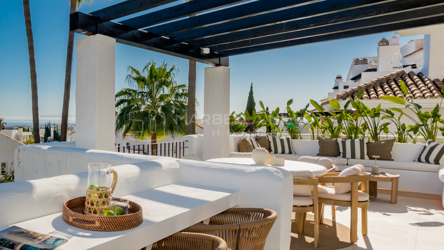 Ático dúplex de lujo en venta en Nueva Andalucía – Vistas panorámicas al mar en La Quinta Village